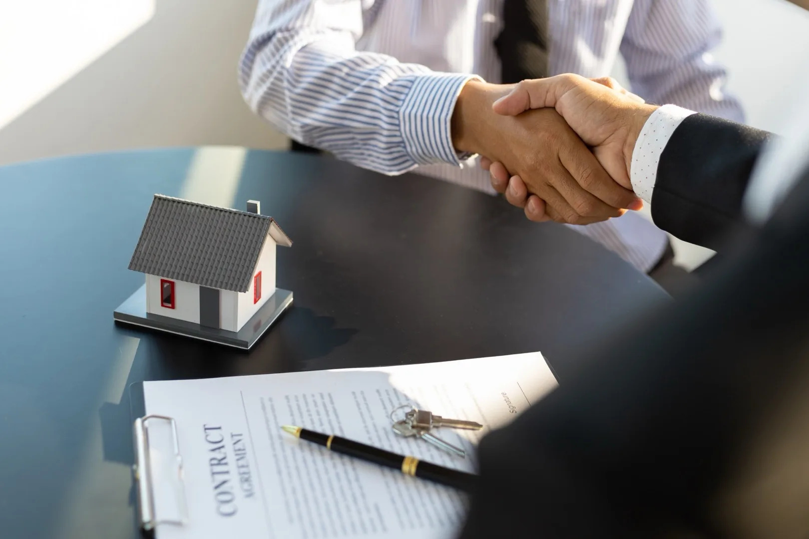 Signature d'un compromis de vente immobilier au Luxembourg