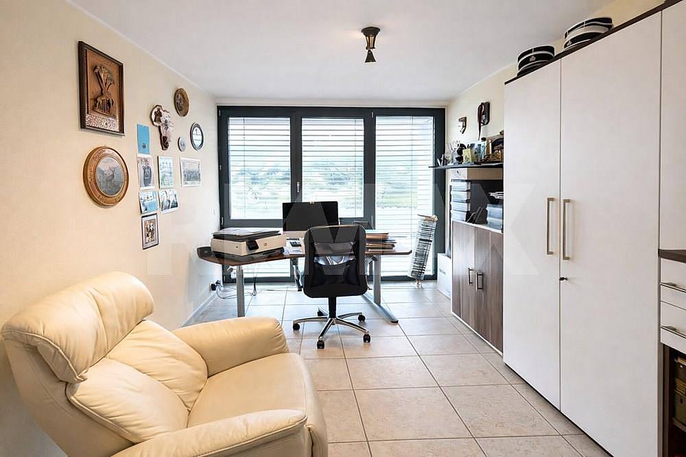 Semi-detached house – For sale