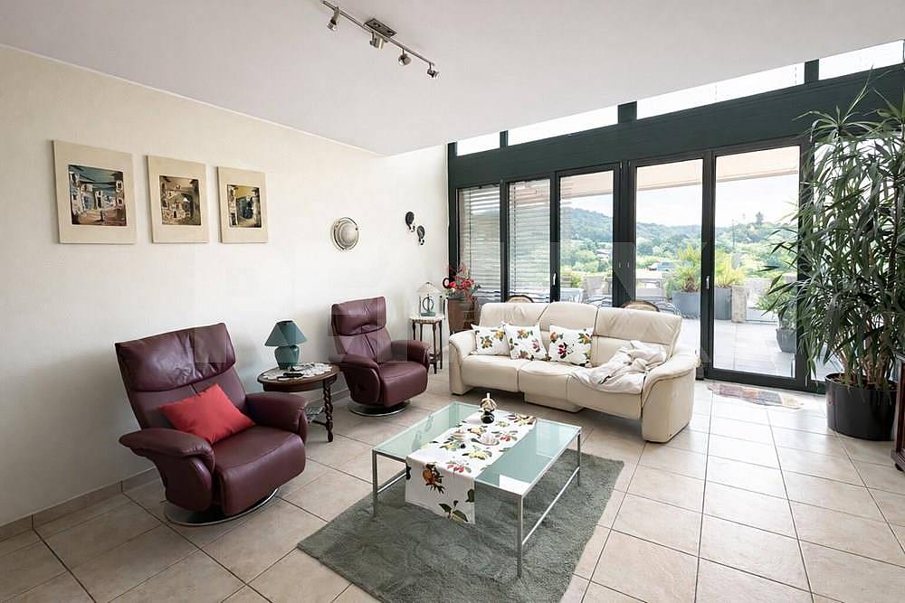 Semi-detached house – For sale