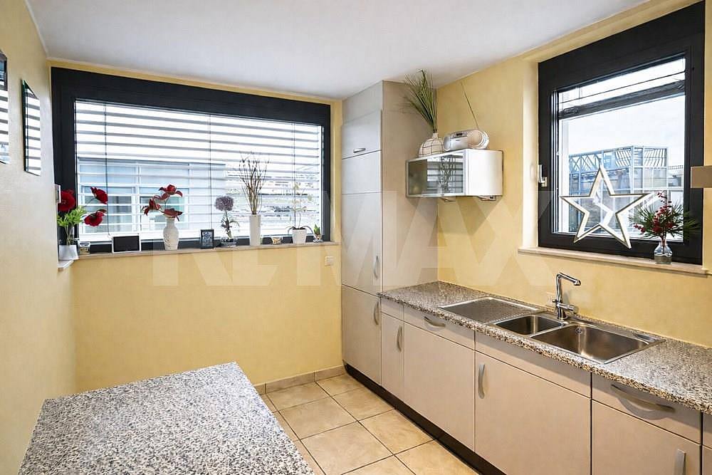 Semi-detached house – For sale