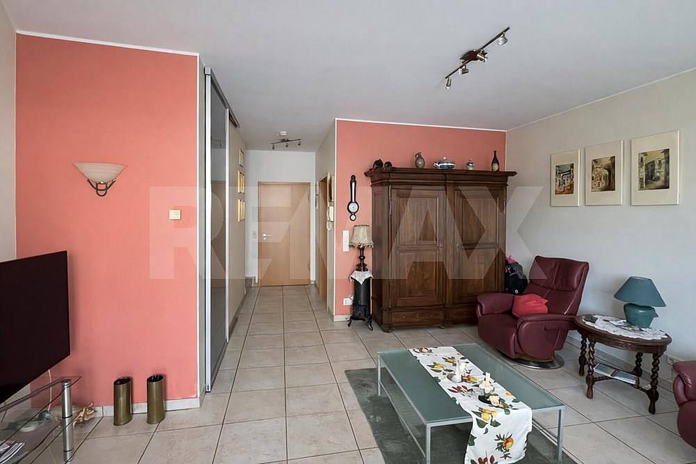 Semi-detached house – For sale