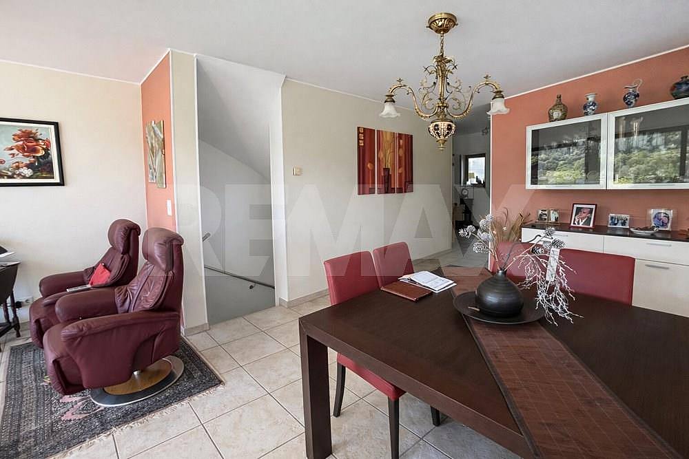 Semi-detached house – For sale
