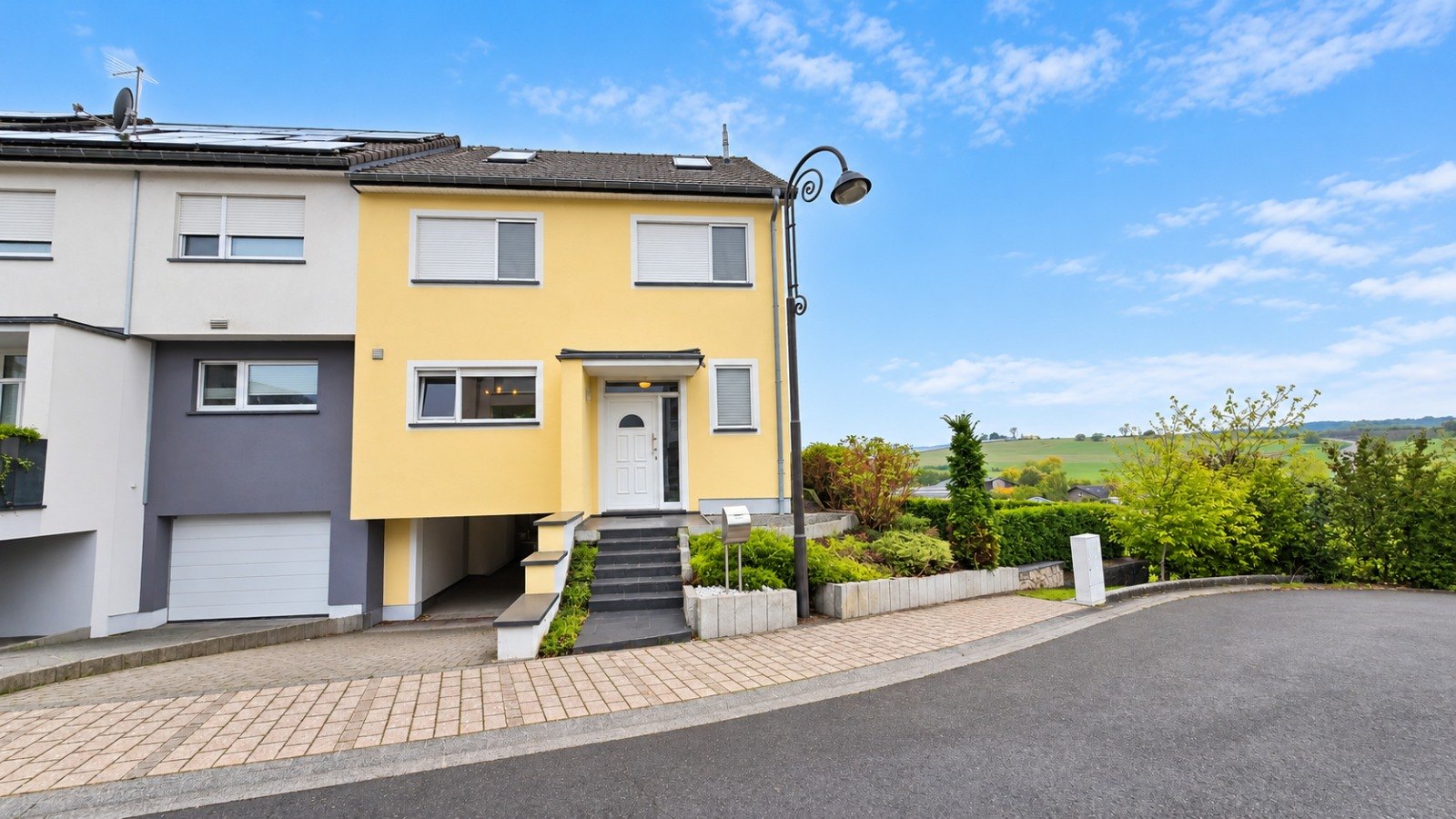 Semi-detached House with Garden and Double Garage – For Sale – Canach